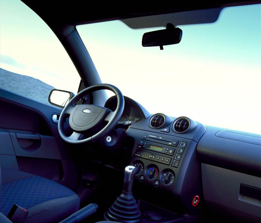  Ford Fiesta 2003 года  (фото 6 из 142)